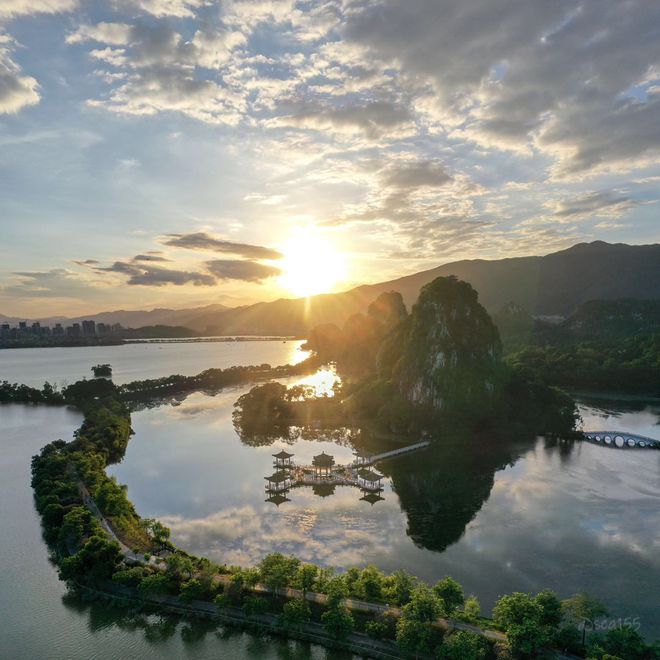 “肇庆市星湖旅游景区招商项目及特色产品推介会”在深圳成功召开:自然与投资的美好交融